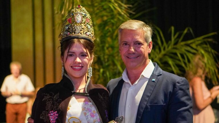 EL INTENDENTE ALEJANDRO MOLERO ACOMPAÑO A NUESTRA REINA EN CIUDAD DE MENDOZA