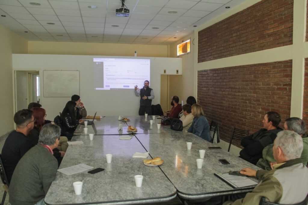 Capacitación destinada a productores agrícolas en la carga de RUT digital