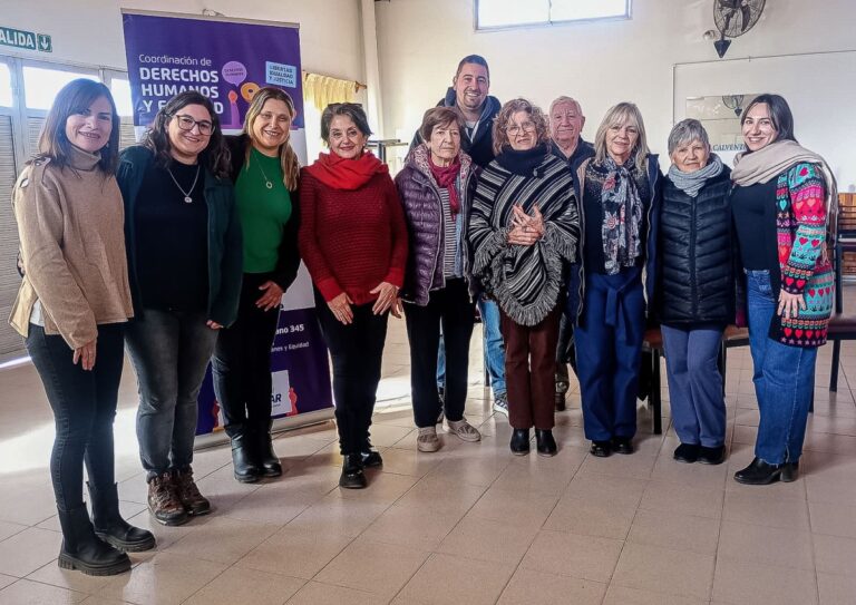 Taller “Juntos por un Buen Trato” en centros de jubilados del departamento