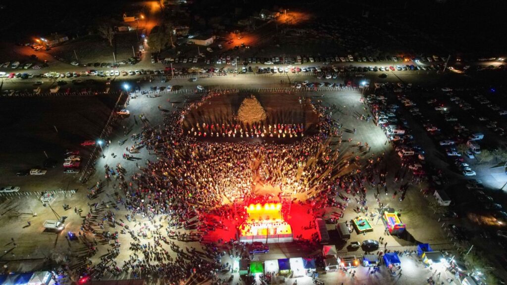 Carmensa renovó su esperanza con la tradicional quema de la gran fogata