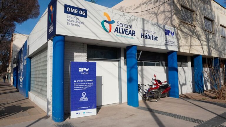 Firma de Convenio entre el Municipio y el IPV