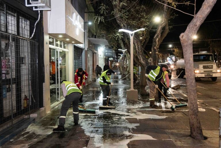 Molero encabezó el primer operativo de limpieza profunda en la ciudad