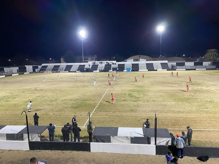 Alvear Triunfa en la Copa País y se Prepara para un Cruce Clave en la Liga Mendocina