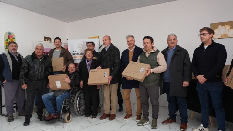 Entregaron antenas satelitales de internet a productores ganaderos