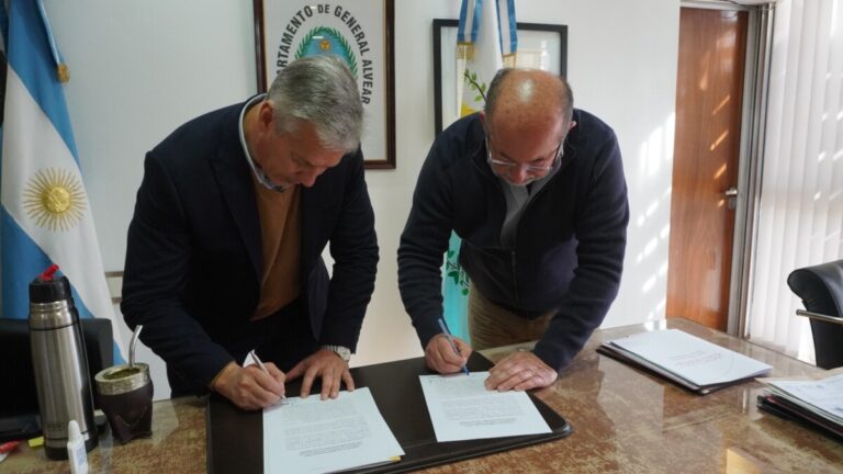 La Municipalidad de General Alvear y COVIAR firmaron un convenio para fortalecer la vitivinicultura
