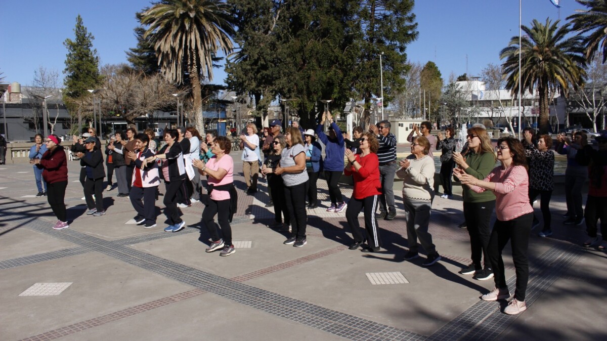 Adultos en Movimiento llenó de alegría la Plaza de Alvear