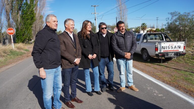 El intendente Alejandro Molero recorrió la obra de asfaltado en calle Centenario junto a autoridades de Vialidad Provincial
