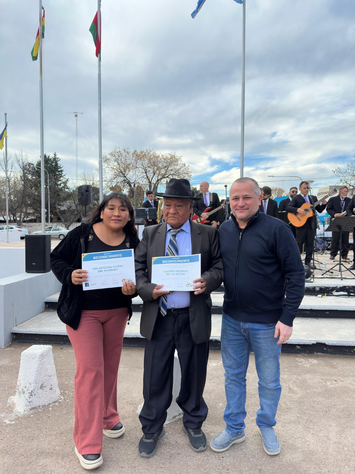 Bowen celebró con emoción el Día del Inmigrante y dio inicio a su septiembre aniversario