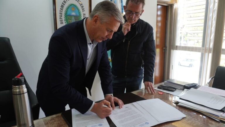 El CAM y la Municipalidad de General Alvear firmaron un convenio para la realización de labores de mensura