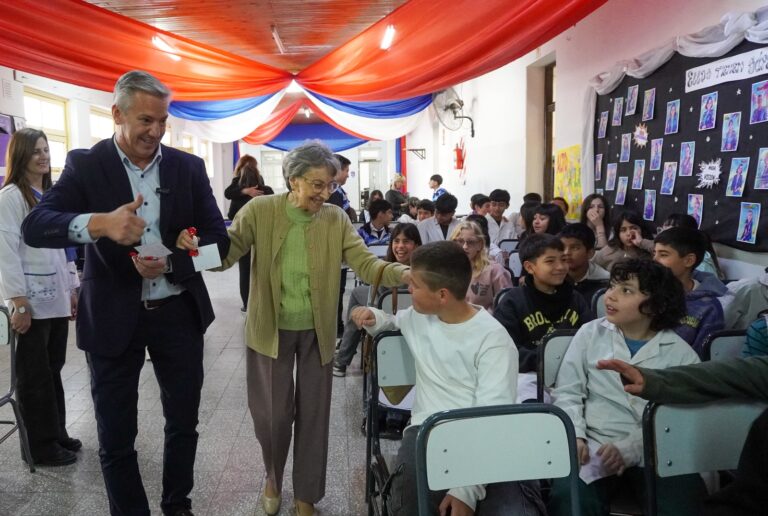 Emotivo acto por el Día del Maestro en la Escuela N°70 Capital Federal