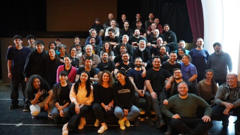 Se firmaron los contratos con artistas locales que participarán en la Fiesta de la Cerveza del Sur Mendocino