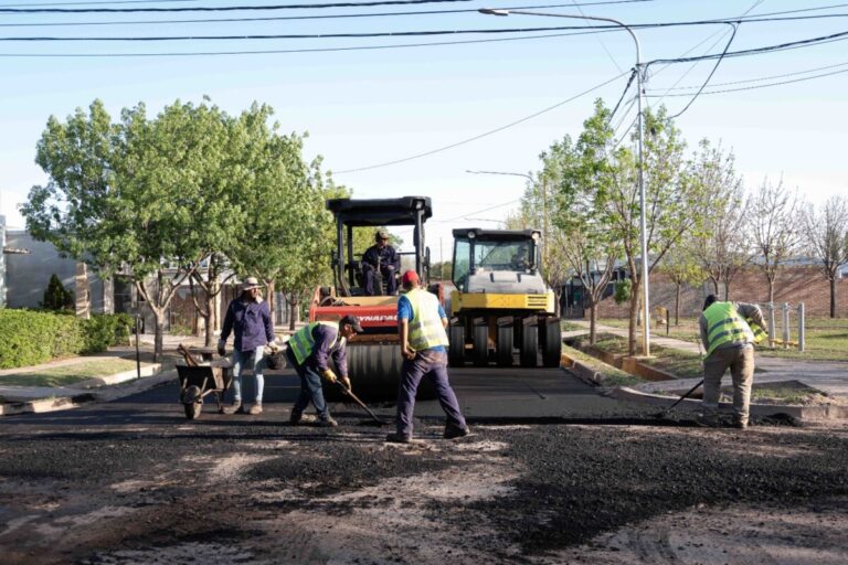 Avanza el plan de asfalto en Alvear Oeste I