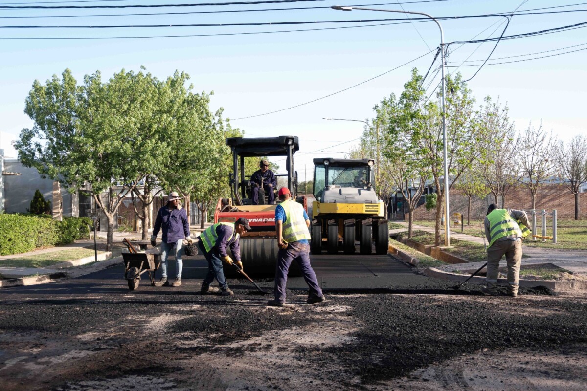 Avanza el plan de asfalto en Alvear Oeste I