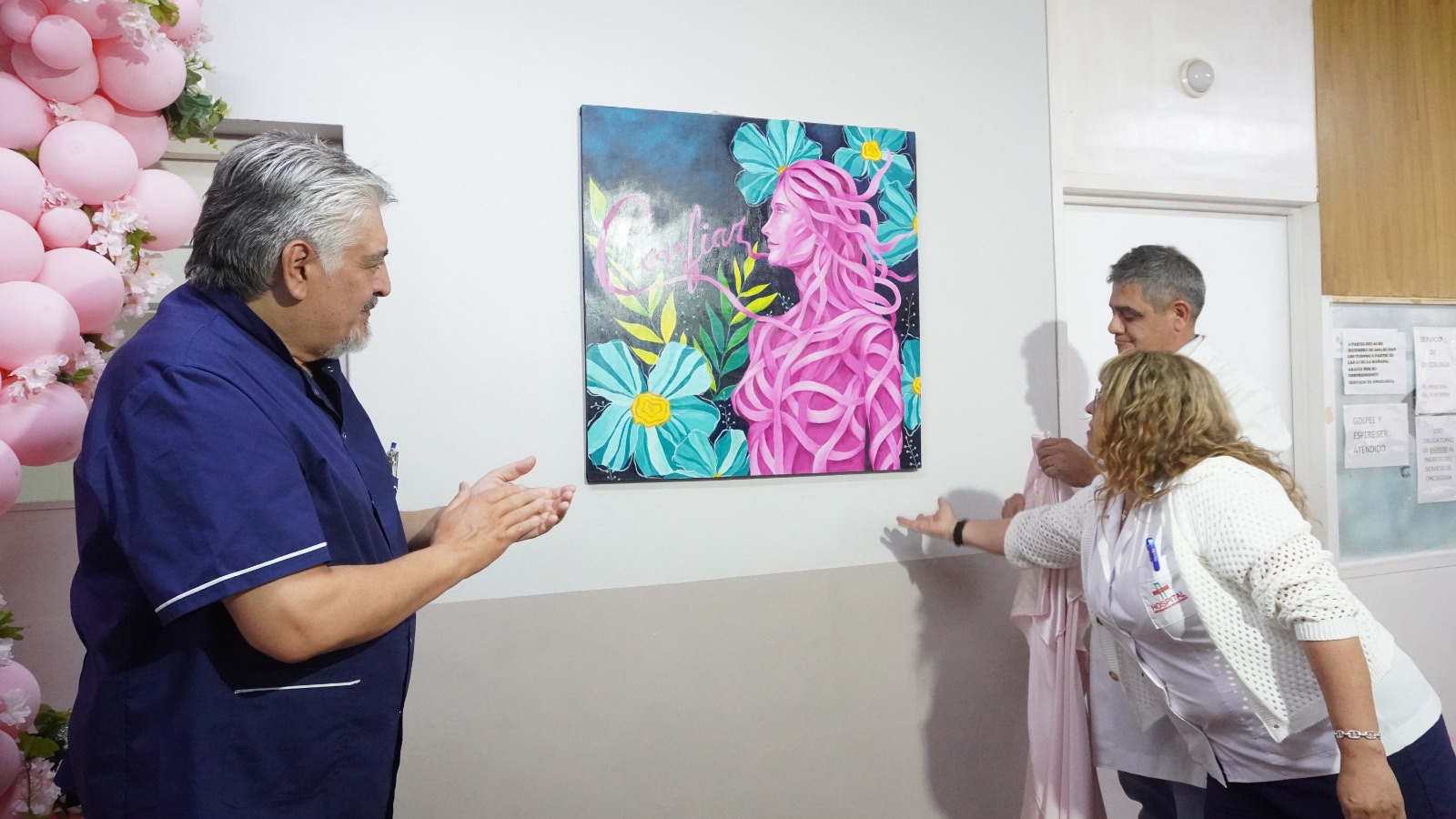 El IES entrega obra de arte al Hospital Enfermeros Argentinos en el marco de Octubre Rosa