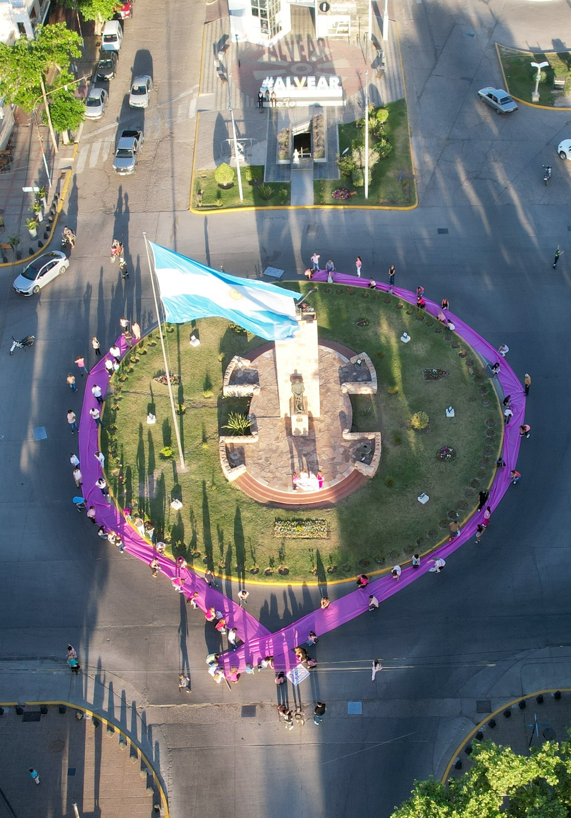 Alvear se vistió de rosa en una jornada dedicada a la concientización sobre el cáncer de mama