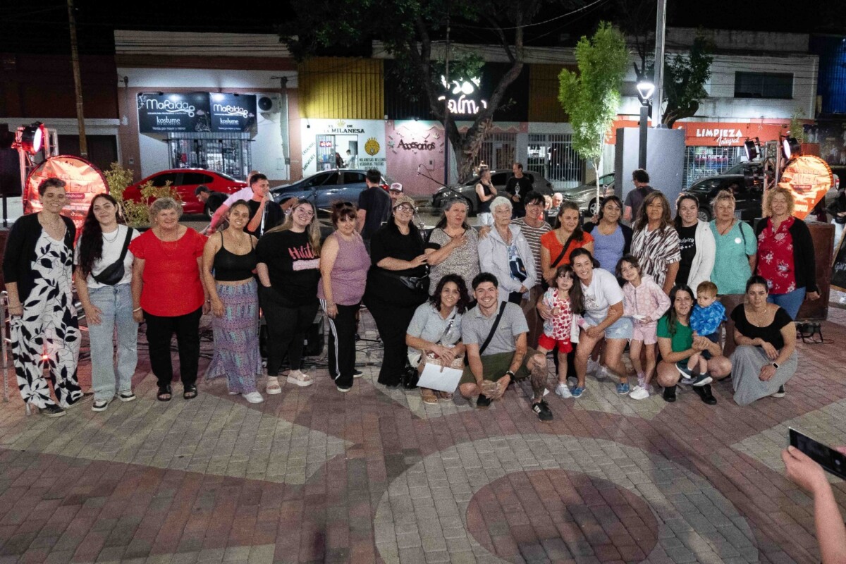 Familias, artesanos y cerveceros se reunieron en una jornada solidaria en el Paseo del Artesano