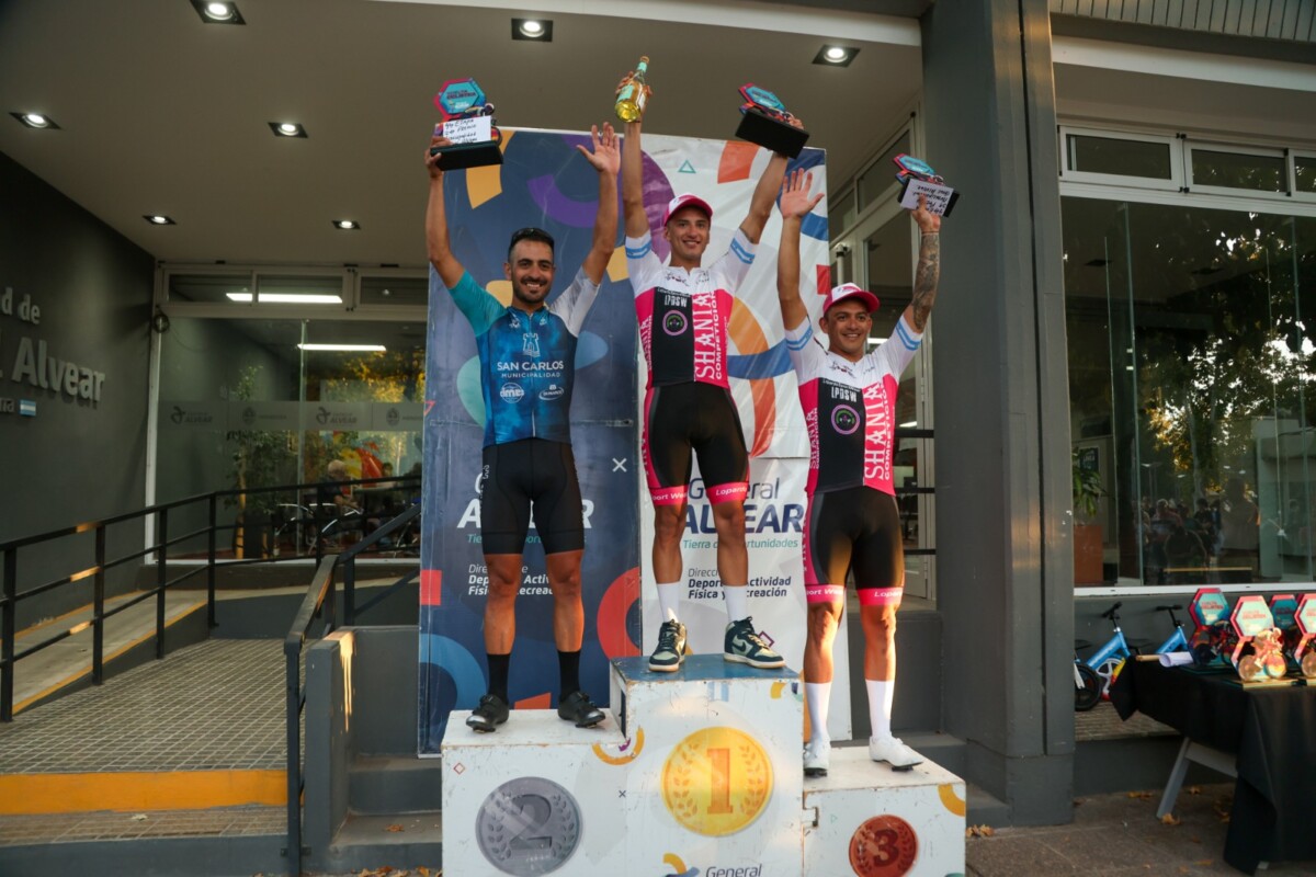 Mauricio Páez se consagró bicampeón en la 26° Vuelta Ciclística de General Alvear
