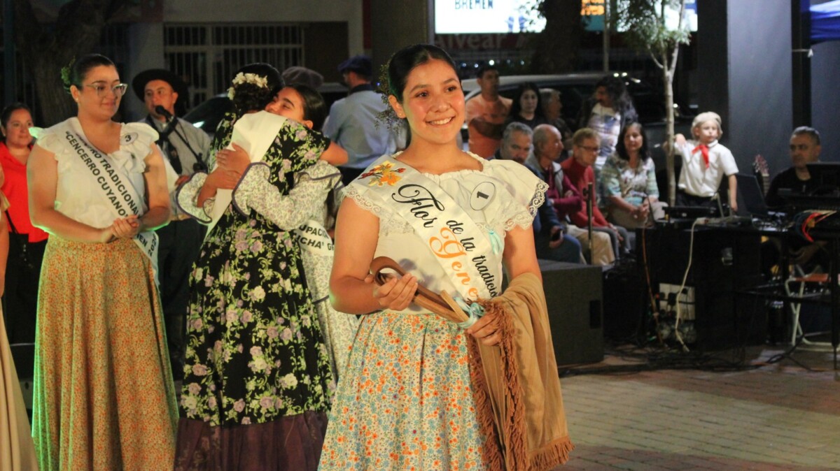 Magalí Aguilera fue coronada como la Flor Departamental de la Tradición