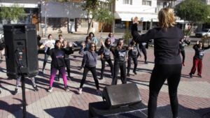 «Alvear Baila» en el Paseo del Artesano