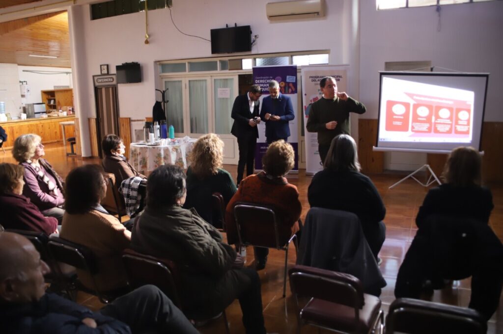 Adultos mayores participaron de la charla “Conectados y Seguros”