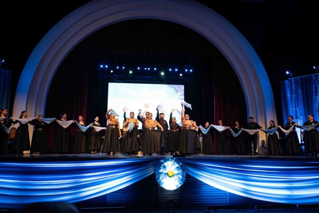 La velada patriótica convocó a un gran marco de público en el teatro Antonio Lafalla