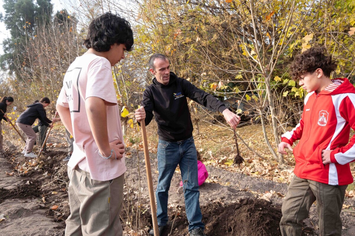 Estudiantes realizan prácticas en el Vivero de Recursos Naturales