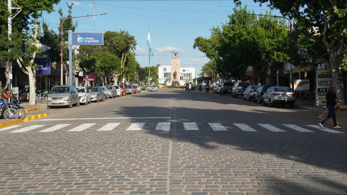 Iniciaron las obras de agua y cloacas en la Avenida Alvear Oeste con un nuevo diseño de ejecución