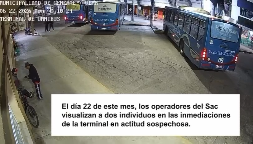 El Sistema de Alerta Comunitaria (S.A.C.) detectó a dos personas en la terminal de ómnibus con un arma blanca