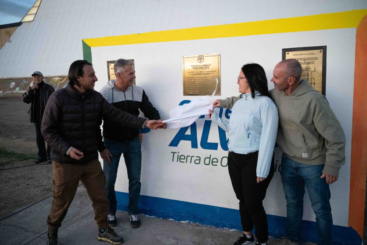 La cancha de hockey “Macarena Rodríguez” sumó iluminación y proyecta nuevas mejoras