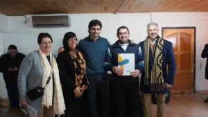 Molero cumplió con una demanda histórica de Carmensa: 15 familias recibieron las primeras escrituras de sus hogares