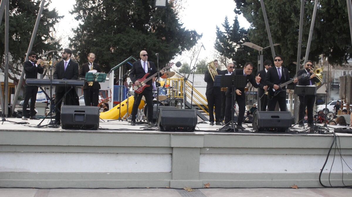 La Banda Municipal llenó de música la Plaza Departamental