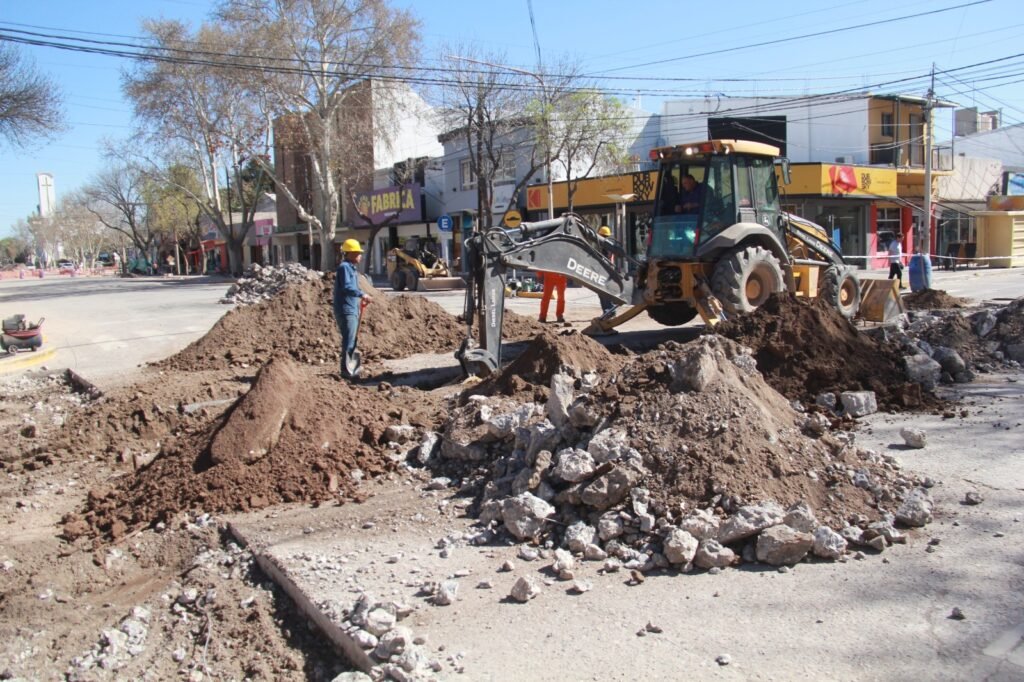 Avanza una etapa clave en la remodelación de Avenida Alvear Oeste