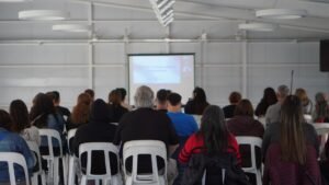 Capacitan a emprendedores en herramientas de inteligencia artificial