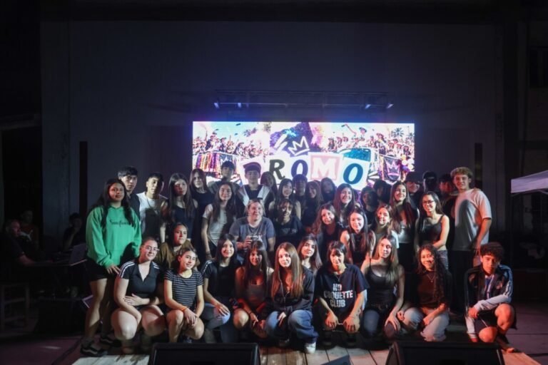 La Farándula reunió a estudiantes y familias en el cierre de Alvear Estudiantil