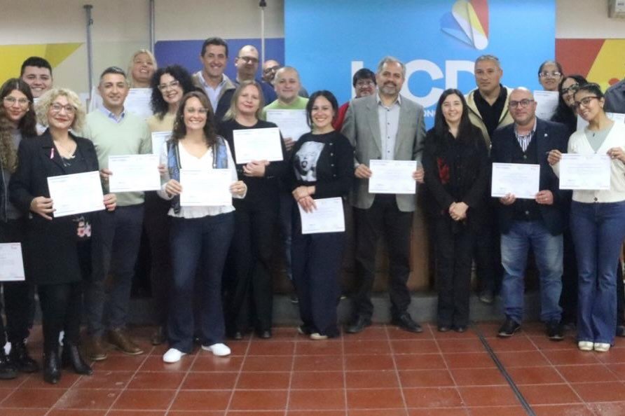 Entrega de Certificados: Formación en Técnicas Legislativas