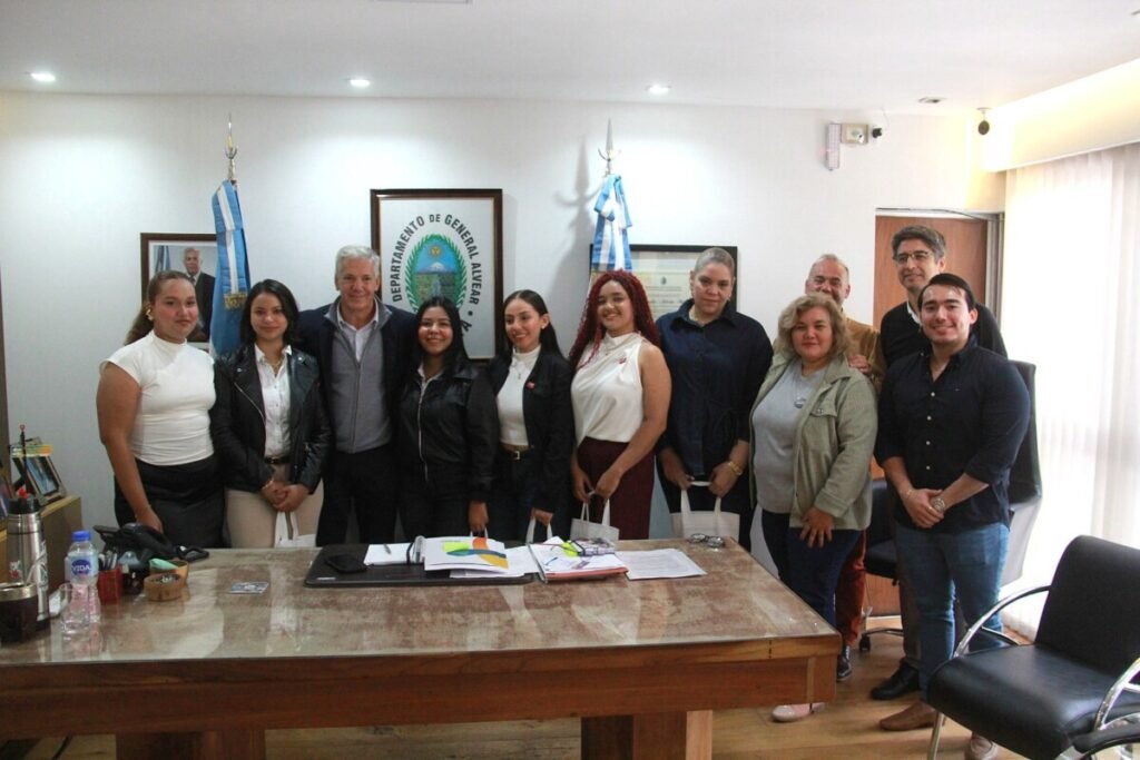 General Alvear fortalece sus vínculos educativos internacionales con un intercambio junto a estudiantes colombianos