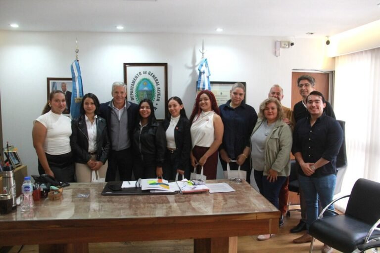 General Alvear fortalece sus vínculos educativos internacionales con un intercambio junto a estudiantes colombianos